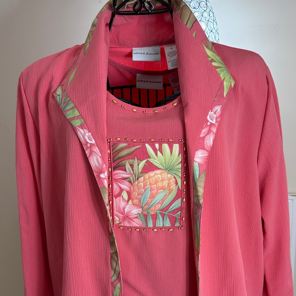 NWT Alfred Dunner 2-piece Coral-Pink with Floral &  Beaded Accents Ensemble